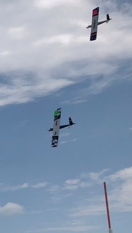 Matt Fehling and Lee VonDerHey in a heated battle around pylon #2.  Robert Vess photo.