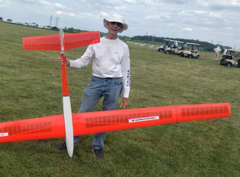 Tom Skully with his Challenger. Tom flies this sailplane in Nostalgia with great skill. Tom Skully with his Challenger. Tom flies this sailplane in Nostalgia with great skill.