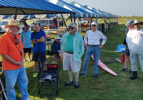 Scott Black says a few words at the pilots’ meeting. Scott Black says a few words at the pilots’ meeting.