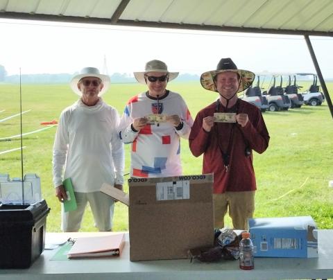 Tom Keisling and Randy Everly receive their prizes for tying in the 10-minute-50 prize category. Tom Keisling and Randy Everly receive their prizes for tying in the 10-minute-50 prize category.