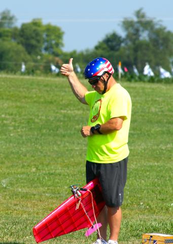 Dave Fischer giving the thumbs up for the start of the 15-seconds-to-go on the clock. Dave, like many competitors, has a very large watch/clock on his arm. It’s a small detail, but one that could help you win a close match.