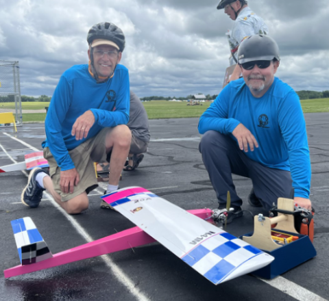 Larry Lisowski (Illinois) and Tony McDonald (California) are proudly displaying their “Dirty Monkey” team shirts.