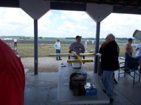 Kenny Stevens gets his plane weighed.