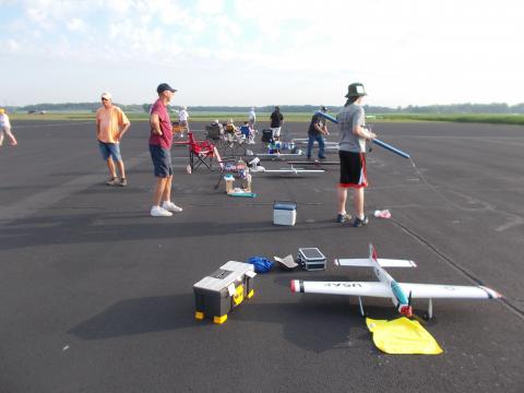 The other pit are between circles 3 and 4 is also bustling with activity.